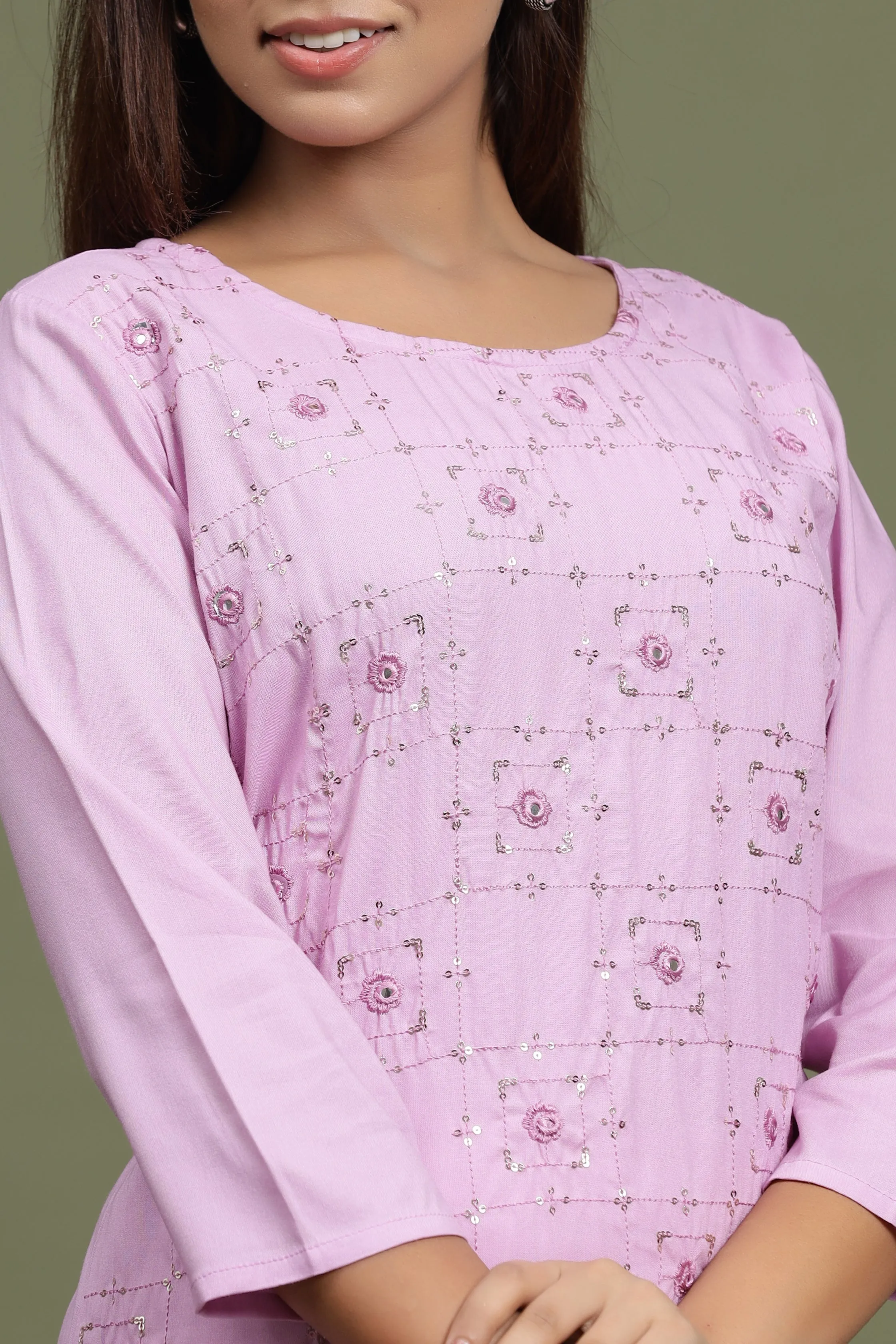 Women Mauve Embroidered Kurta Set