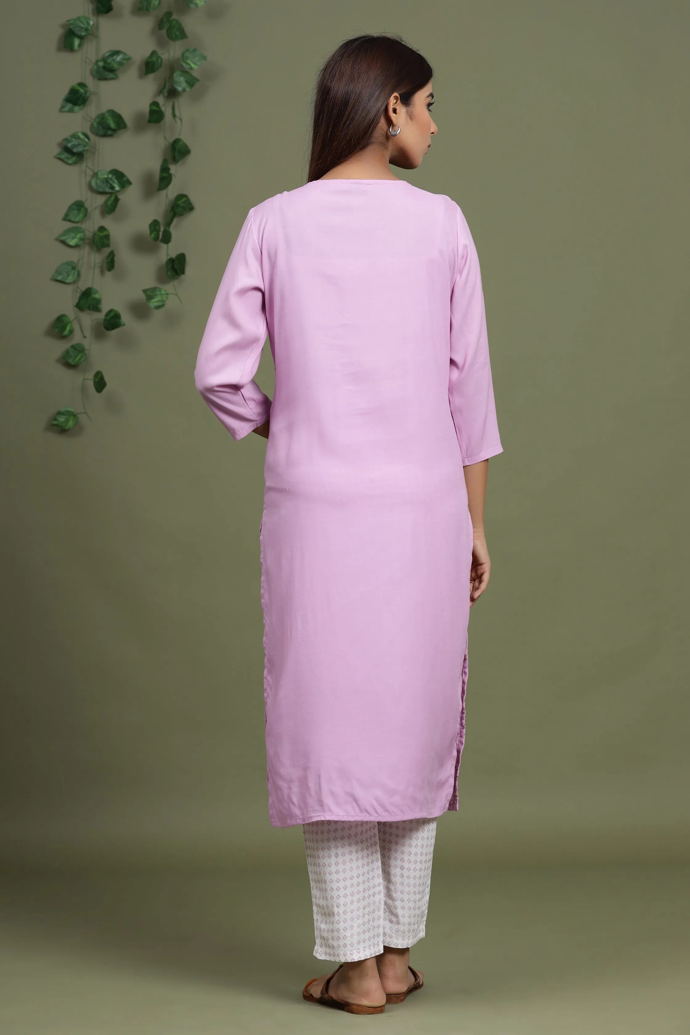 Women Mauve Embroidered Kurta Set